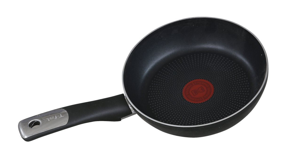 Sarten T-fal c3820282 hard titanium plus 20cm negro